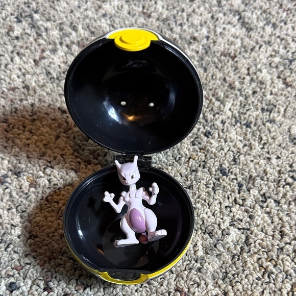 Pokemon Other - Vintage Pokémon Clip ‘n’ Carry Mewtwo Figure in Black Yellow Red Poké Ball